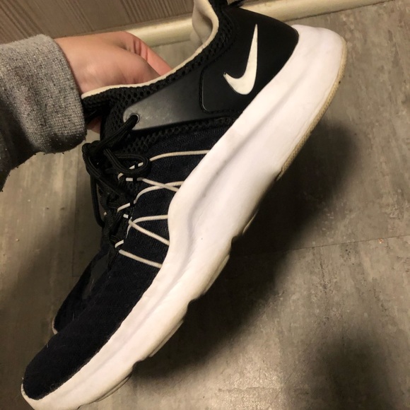 NIKE athletic shoes - Picture 7 of 10